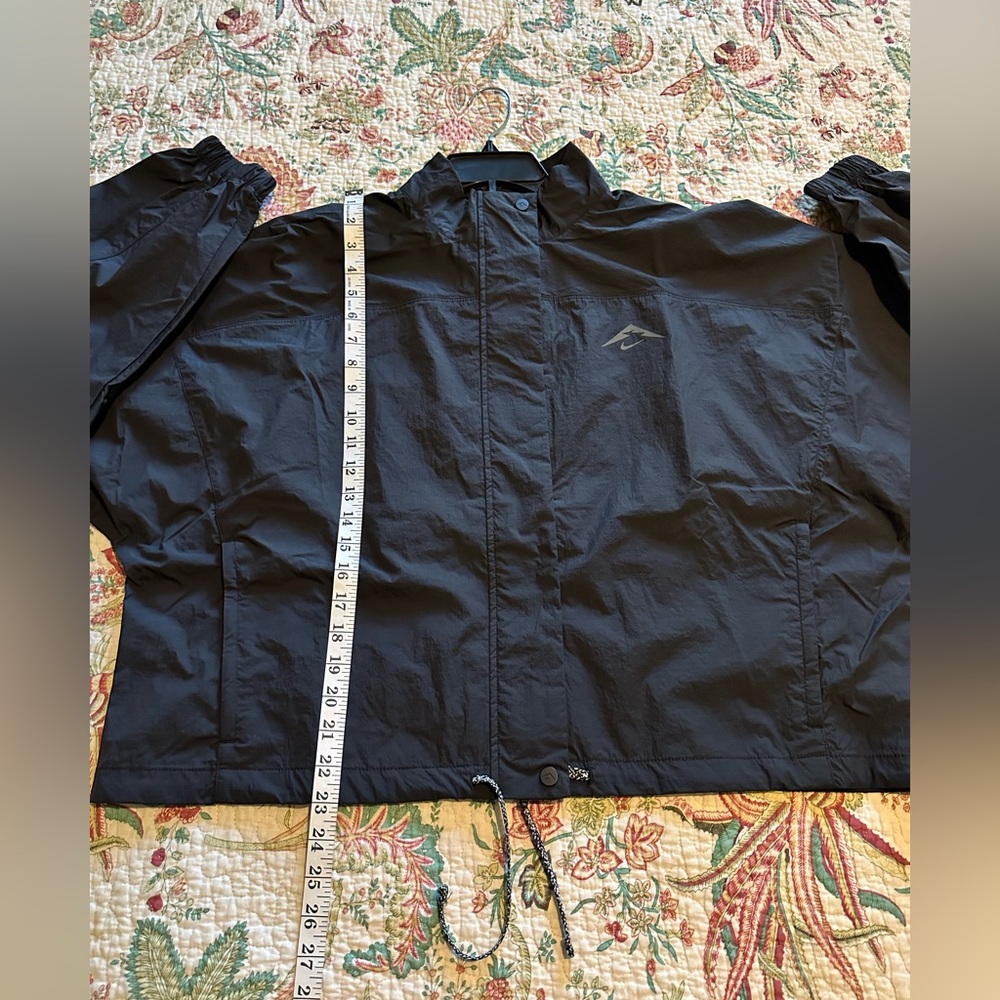 $150 Nike Trail Women’s Repel UV Running Jacket Black Reflective. Size L NWT - Picture 13 of 16